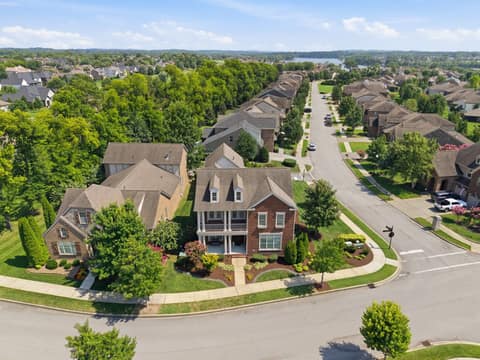 1655 Noah Ln